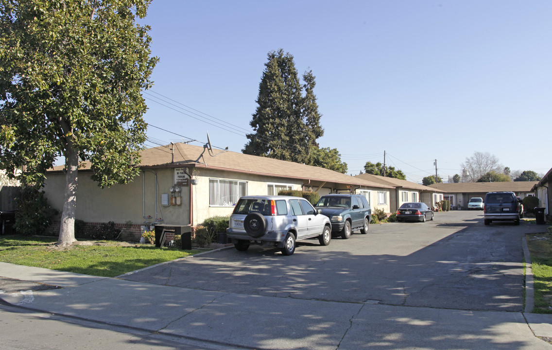 Ida Apartment Homes in Hayward, CA - Building Photo