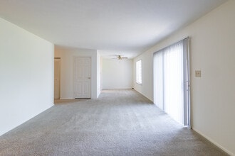 Woodbridge Castleton in Indianapolis, IN - Building Photo - Building Photo