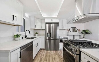 2537 Davis Ave in Carlsbad, CA - Foto de edificio - Building Photo