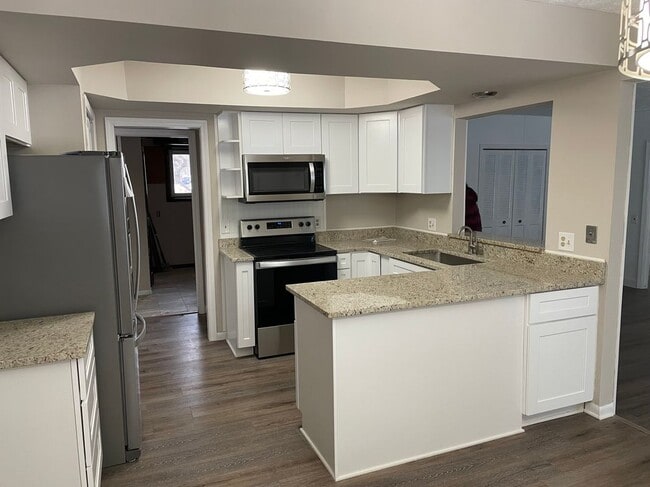 6820 Fredmoor St in Troy, MI - Building Photo - Building Photo