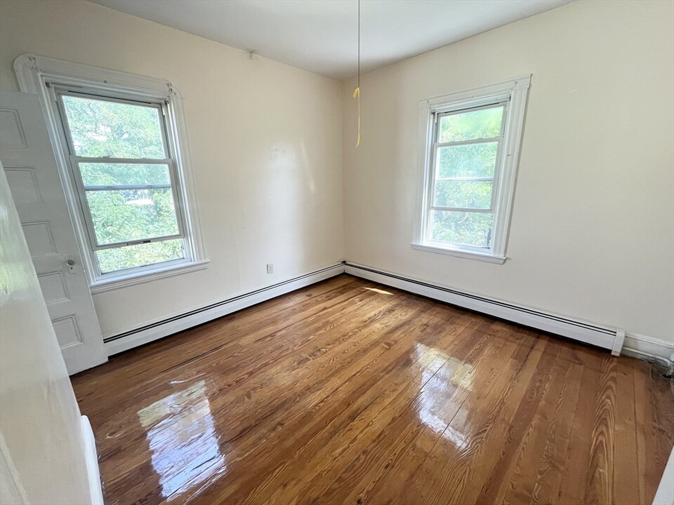 46 Kinnaird St, Unit 3 in Cambridge, MA - Building Photo