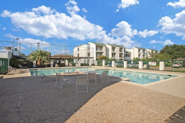 2826 S Bartell Dr in Houston, TX - Building Photo - Building Photo