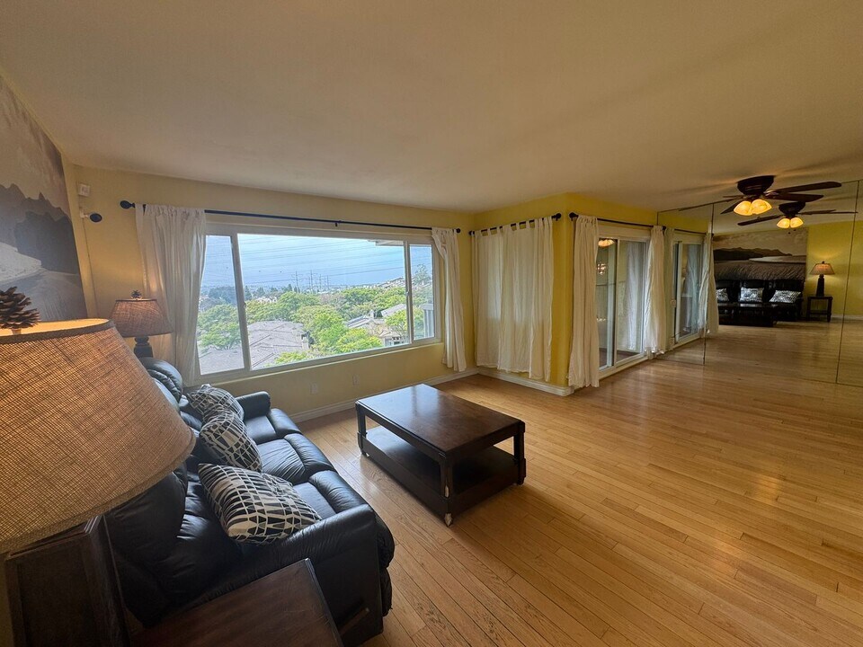 6353 Caminito Basilio in San Diego, CA - Building Photo