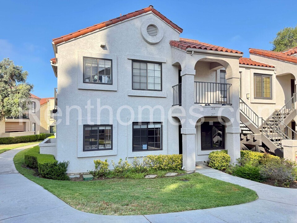 13272 Wimberly Square in San Diego, CA - Foto de edificio