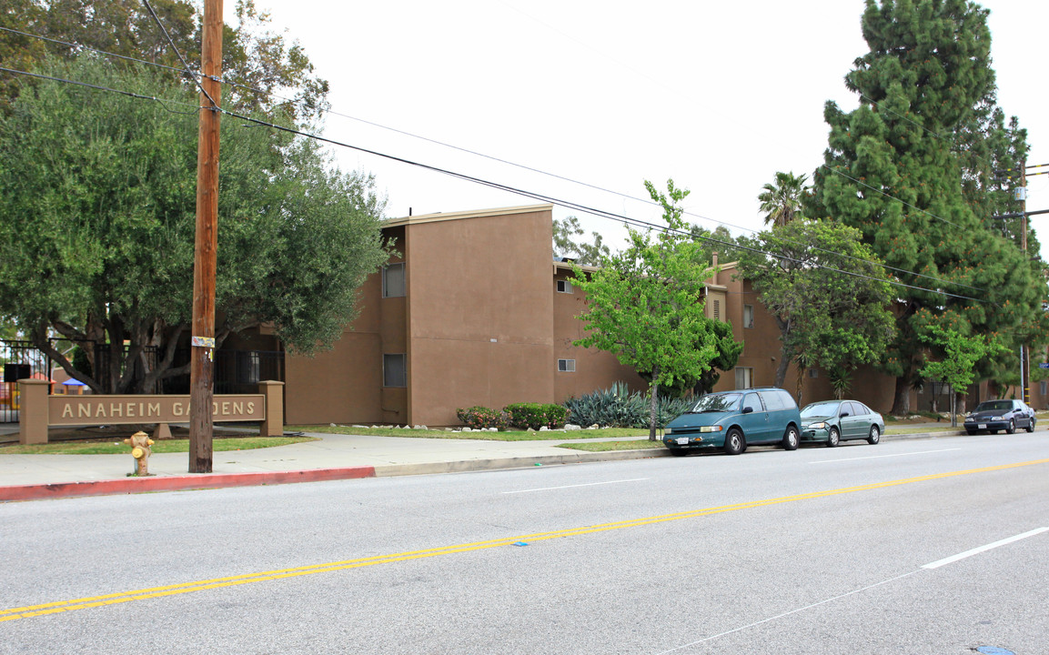 Anaheim Garden Apartments in Harbor City, CA - Building Photo