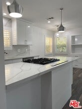 3203 W Chandler Blvd in Burbank, CA - Building Photo - Building Photo