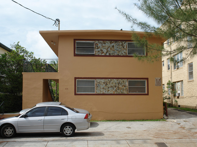 Caracol Apartments in Miami, FL - Building Photo - Building Photo