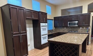 351 Seaton Dr in Folsom, CA - Building Photo - Building Photo