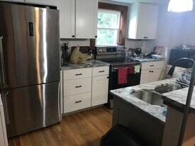 1277 Southampton Rd in Westfield, MA - Building Photo