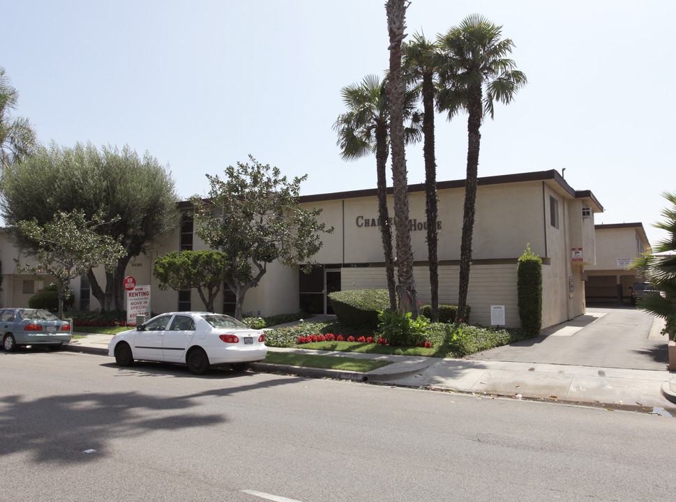 Charter House Apartments in Downey, CA - Foto de edificio