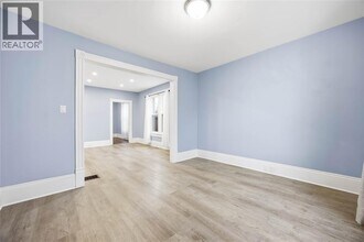 243 Brock St S in Sarnia, ON - Foto de edificio - Building Photo