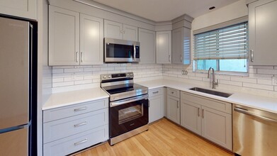 19 Ashmont Ave in Newton, MA - Building Photo - Building Photo