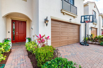 10110 Akenside Dr in Boca Raton, FL - Foto de edificio - Building Photo