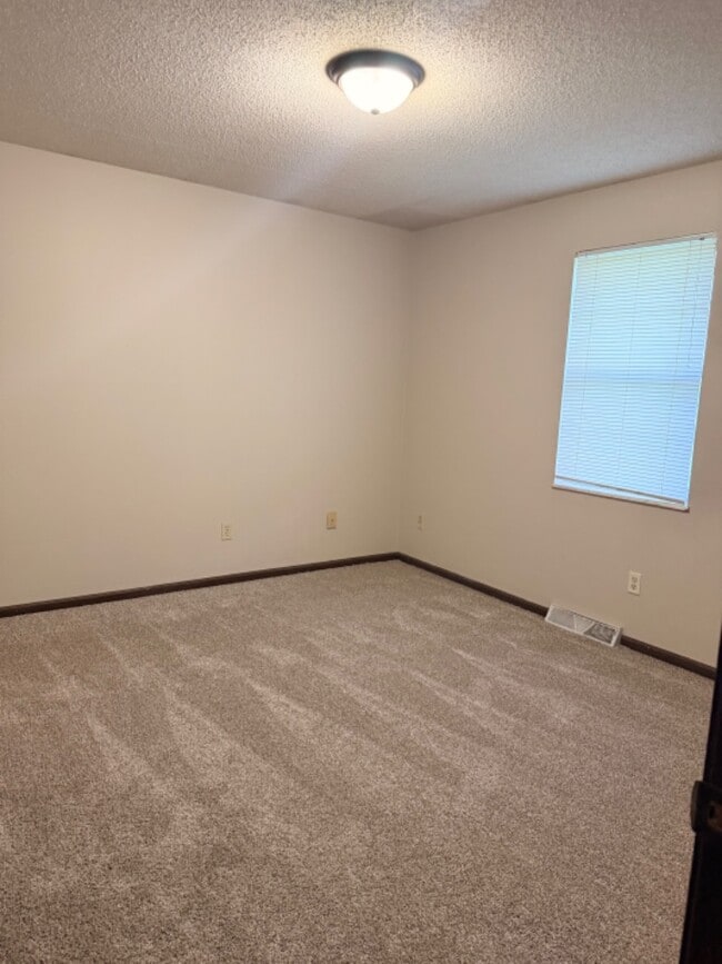 213 Park in Holts Summit, MO - Building Photo - Building Photo