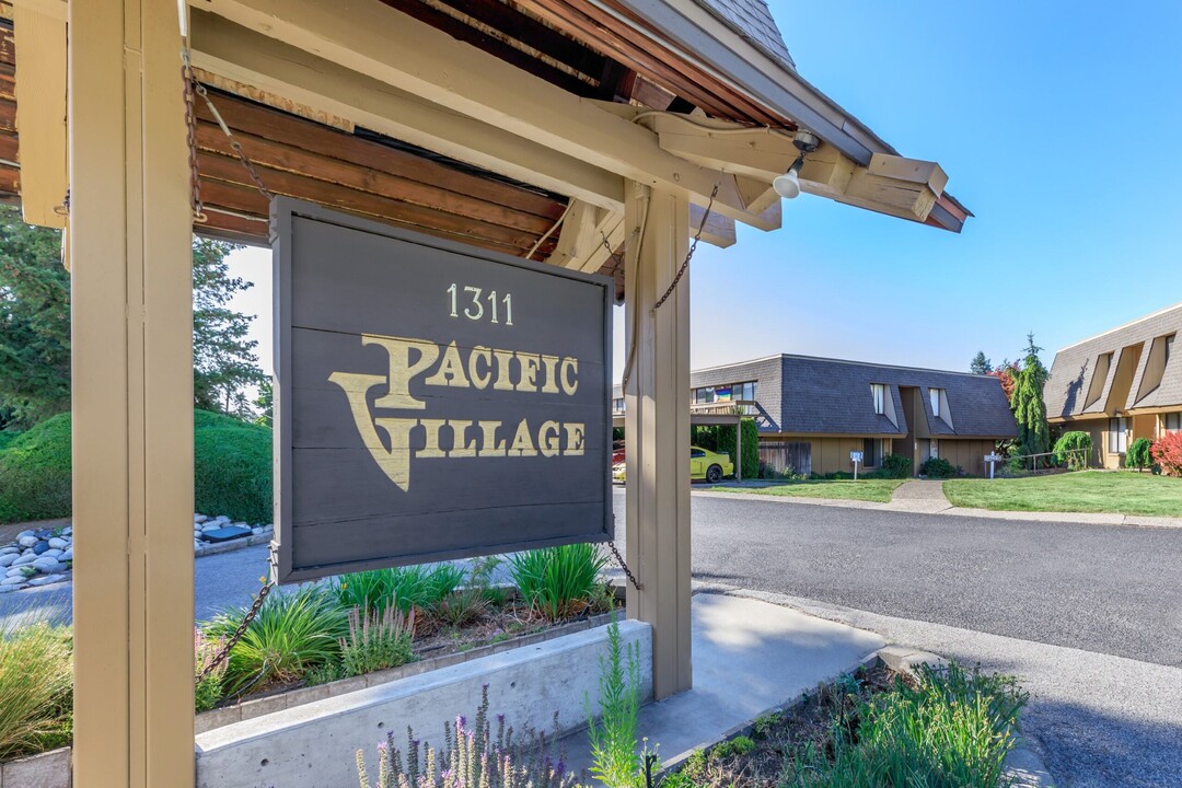 Pacific Village in Wenatchee, WA - Building Photo