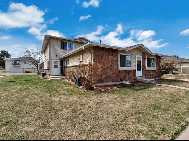 3354 S Flower St, Unit 52 in Lakewood, CO - Foto de edificio - Building Photo