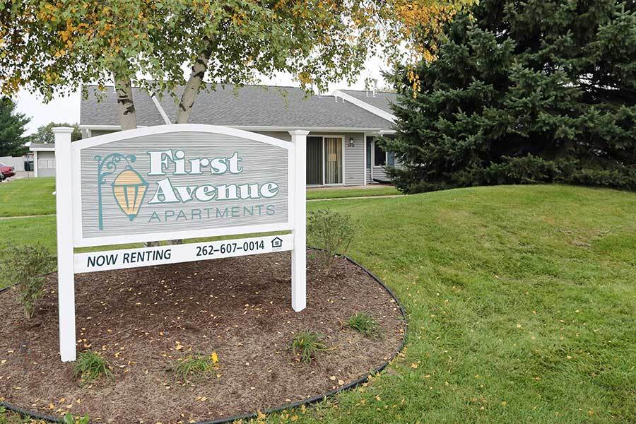 First Avenue Apartments in Elkhorn, WI - Foto de edificio