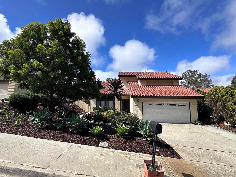 2951 Butler St in Oceanside, CA - Building Photo