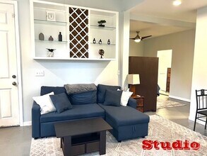 12 Bee Rd in Savannah, GA - Building Photo - Building Photo