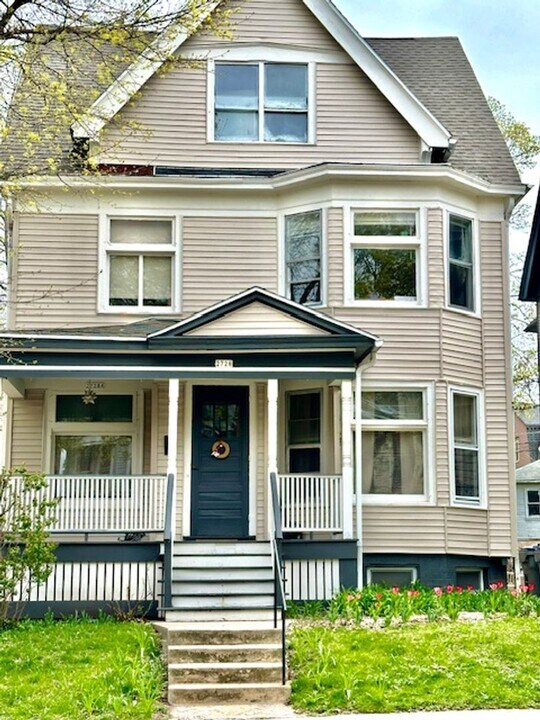 2728 N Murray Ave in Milwaukee, WI - Building Photo