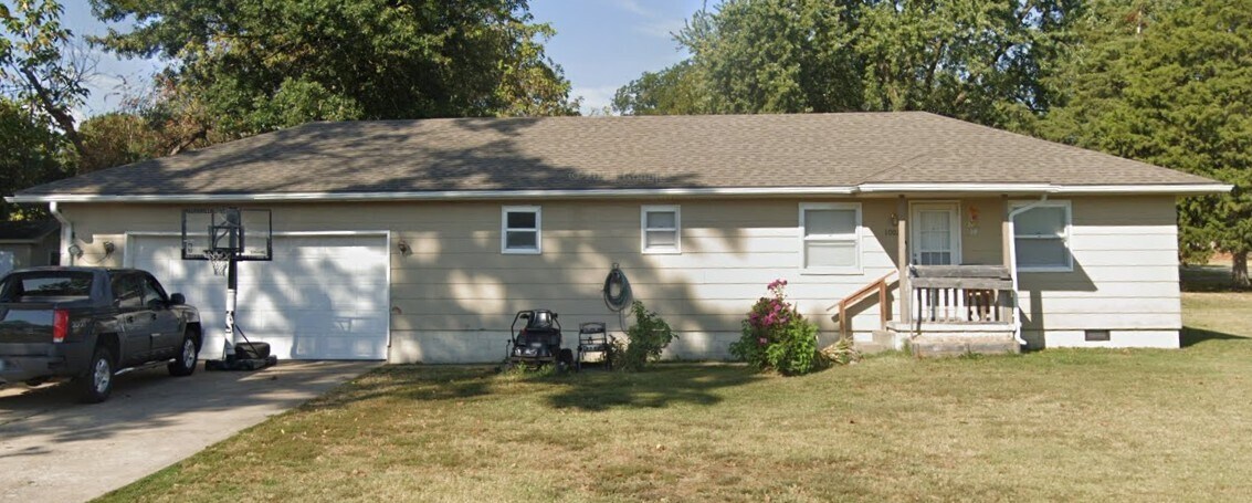 1002 S Homer St in Pittsburg, KS - Building Photo