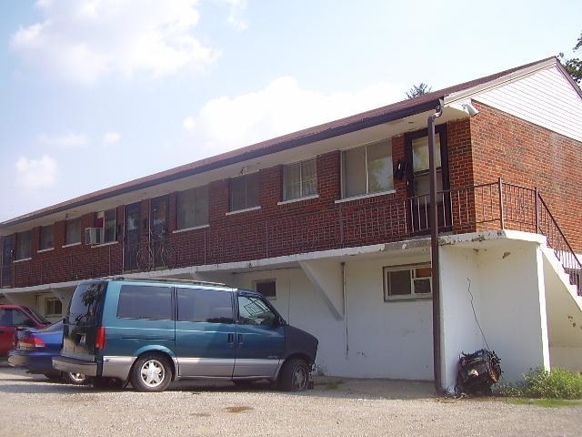 3422 McHenry Ave in Cincinnati, OH - Foto de edificio - Building Photo