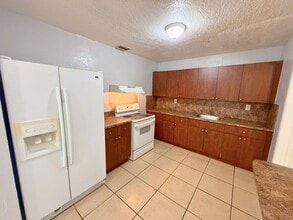 930 NW 176th Terrace in Miami, FL - Building Photo - Building Photo