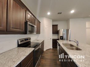 576 Val Verde St in Aubrey, TX - Building Photo - Building Photo