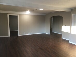 223 N West St, Unit 1 in Dakota, IL - Building Photo - Building Photo