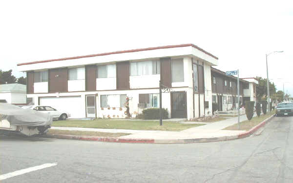 25633 President Ave in Harbor City, CA - Building Photo