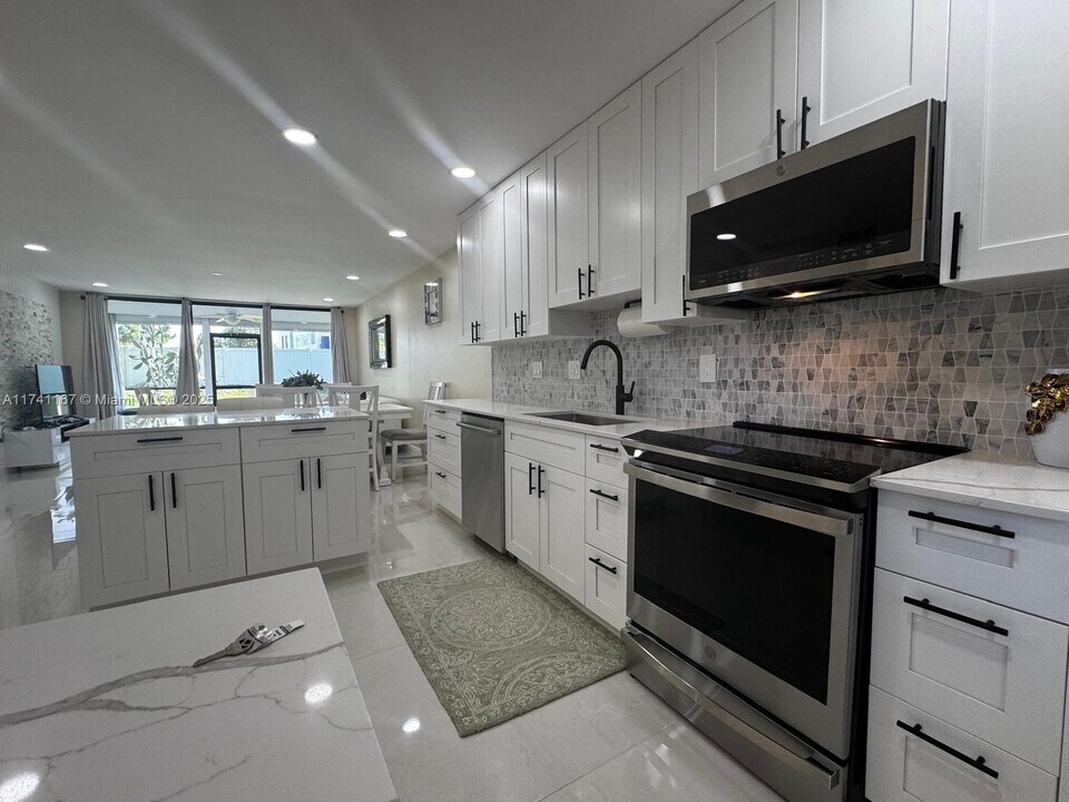 4236 Deste Ct in Greenacres, FL - Building Photo