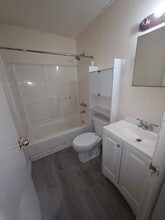 7710 W Green Tree Rd in Milwaukee, WI - Building Photo - Building Photo
