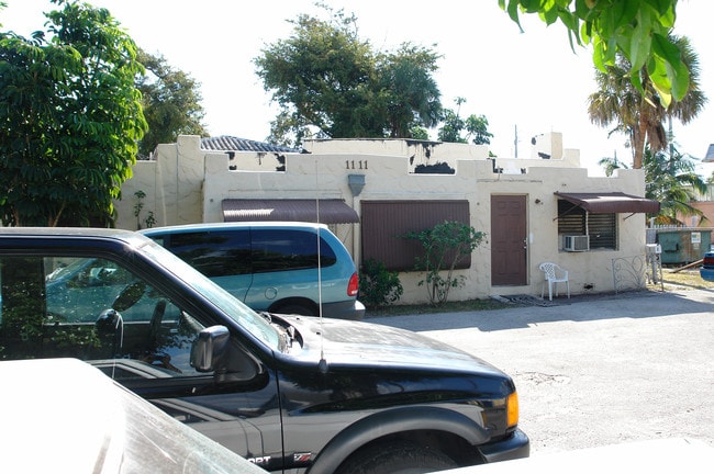 1111 N 22nd Ave in Hollywood, FL - Building Photo - Building Photo