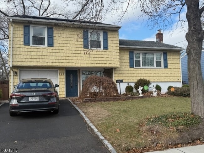 property at 302 Foxwood Rd