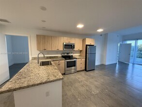 2010 SW 25th Ter in Miami, FL - Building Photo - Building Photo