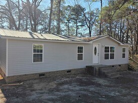 105 Woodland Dr in Swansea, SC - Building Photo