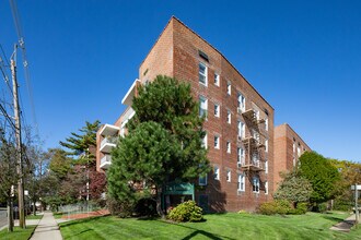 100 Brooklyn Ave in Freeport, NY - Building Photo - Building Photo