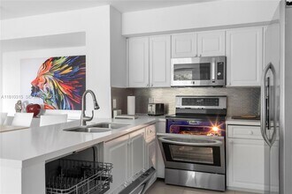 19901 E Country Club Dr in Miami, FL - Building Photo - Building Photo