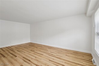 3279 Warrensville Center Rd, Unit 15D in Shaker Heights, OH - Building Photo - Building Photo