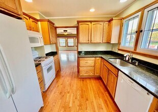 37697 Mast Ct in Harrison Township, MI - Building Photo - Building Photo