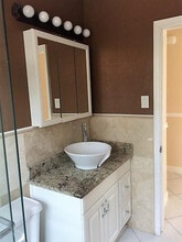 1575 NE 47th St in Oakland Park, FL - Building Photo - Building Photo