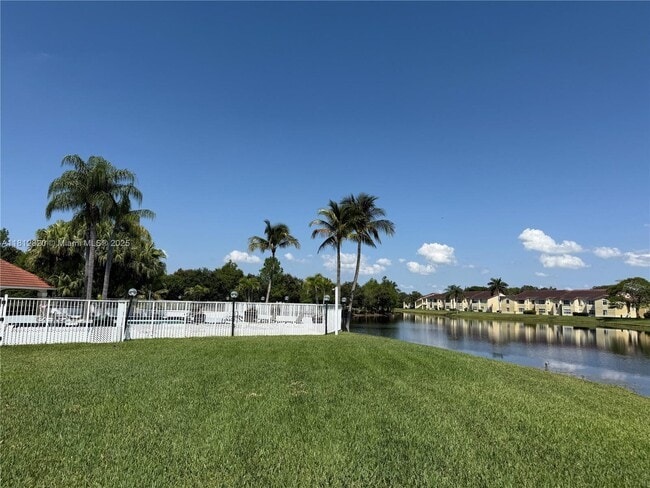 417 Vista Isles Dr in Sunrise, FL - Building Photo - Building Photo