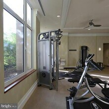 8220 Crestwood Heights Dr, Unit 1505 in McLean, VA - Foto de edificio - Building Photo
