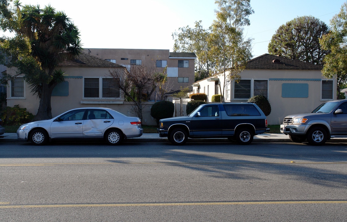 670 W Arbor Vitae St in Inglewood, CA - Building Photo