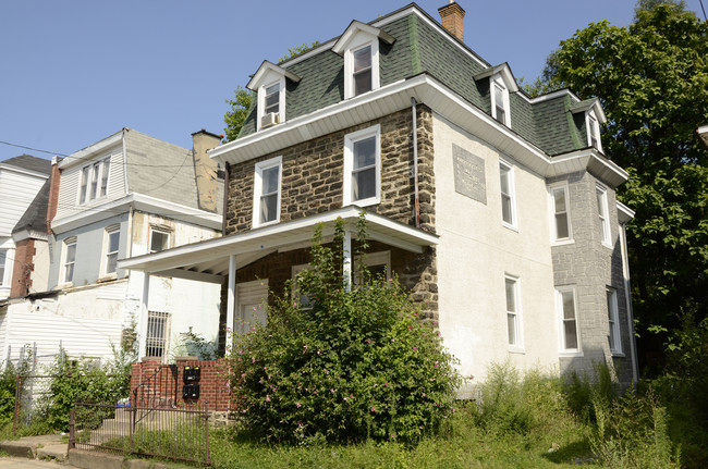 710 E Chelten Ave in Philadelphia, PA - Building Photo - Building Photo