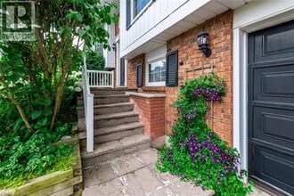 44 Valleyview Dr in Hamilton, ON - Building Photo - Building Photo