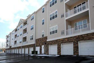 Cedar Woods Condominium in Piscataway, NJ - Building Photo - Building Photo