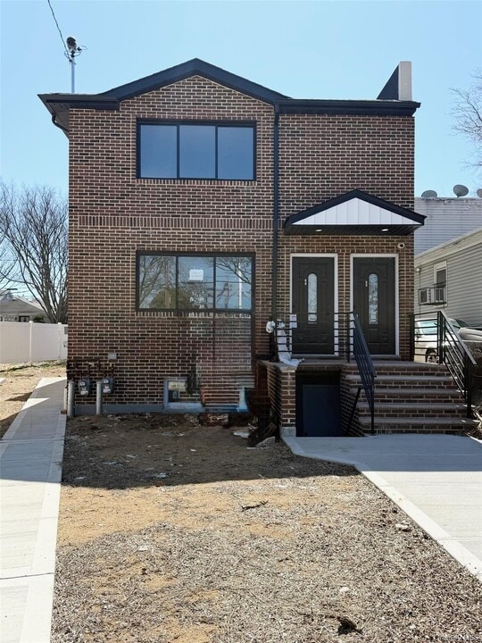 139-18 Lakewood Ave in Queens, NY - Building Photo