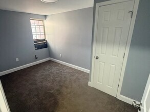 409 Jefferson Ave in Bristol, PA - Foto de edificio - Building Photo