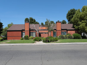 1518 Pierce Dr in Clovis, CA - Building Photo - Building Photo